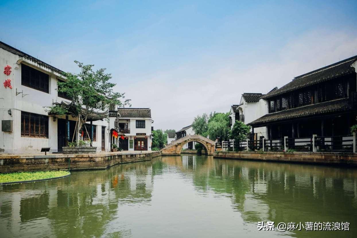 张可颐黑脸瞬间曝光!电影路演中撇嘴翻白眼,引质疑